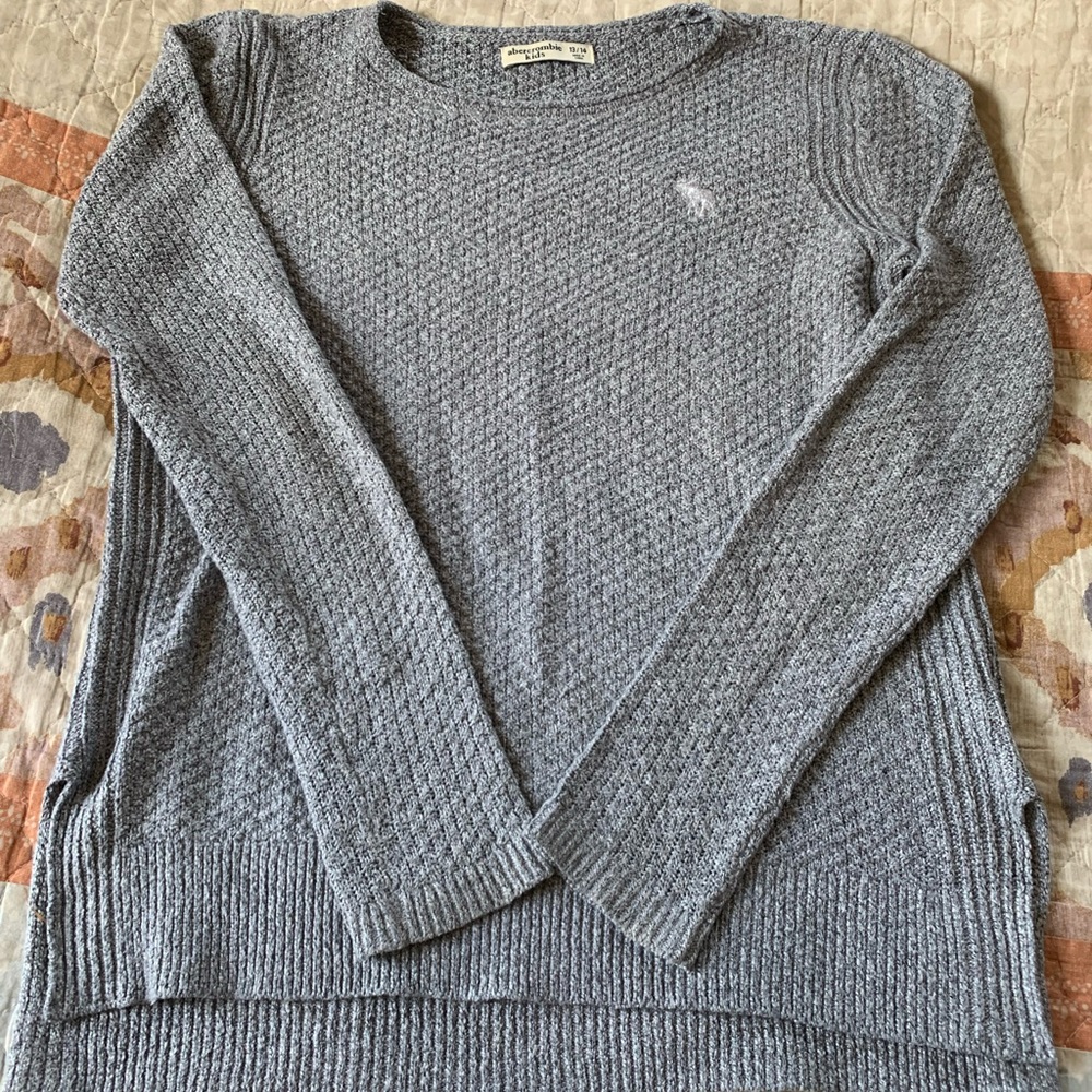 Abercrombie kids grey sweater. Size 13/14. Used good condition.